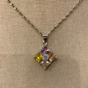Multi colored stones necklace.